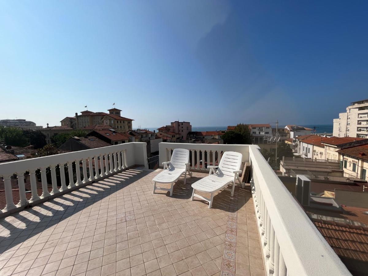 Villa Giulia Bnb Виареджо Экстерьер фото